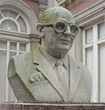 Busto do Sr. Cordo Boullosa na entrada do Centro